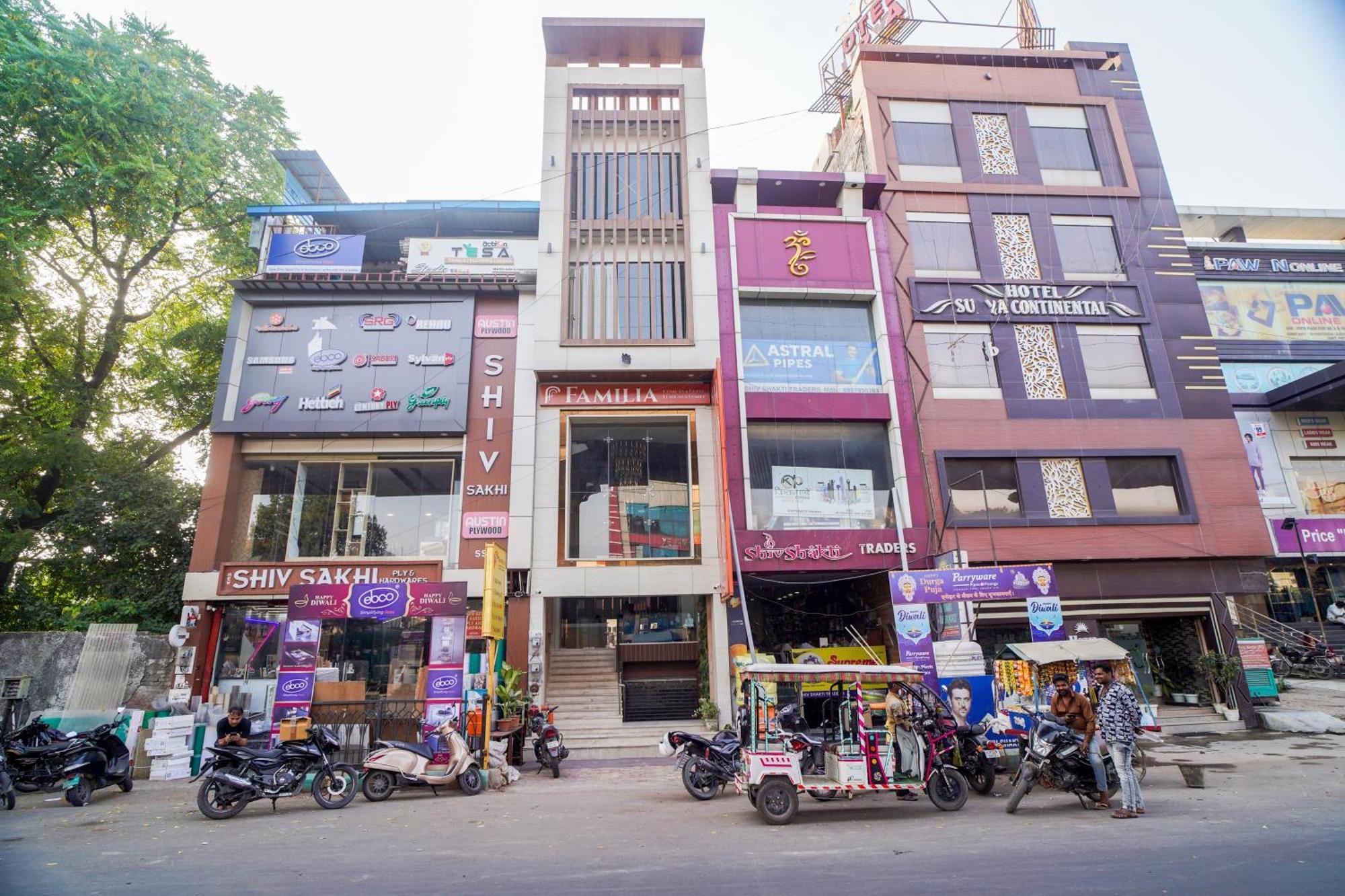Familia Hotel And Banquets Lucknow Extérieur photo